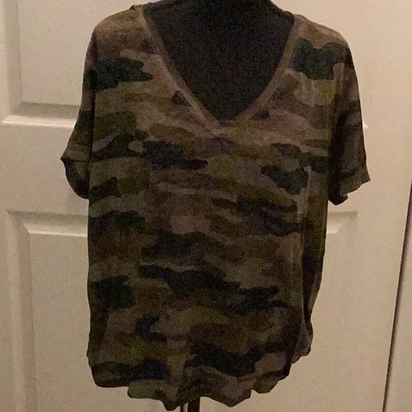 ๐คNWOT Just Too FUN Lucky ๐ Brand Size XXLARGE Camo Style Top Closet Must Have ๐ค - Picture 1 of 7